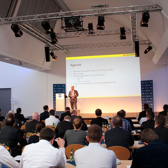 Rund 120 Besucher folgten der Einladung von Cemat und MM Logistik. Rund 120 Besucher folgten der Einladung von Cemat und MM Logistik.