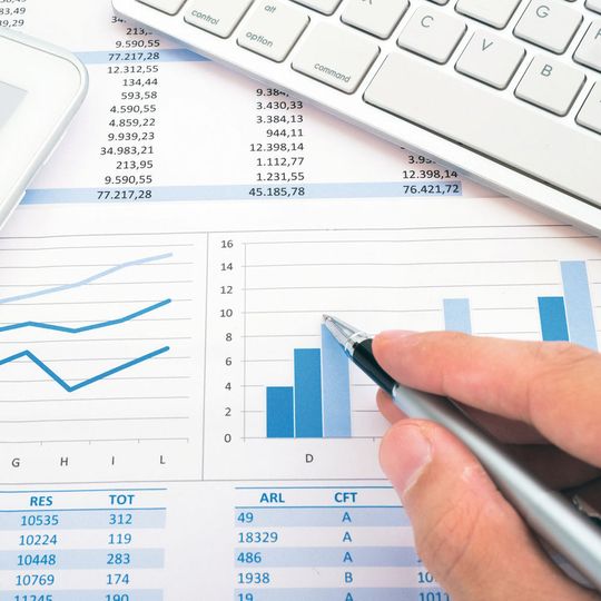 Die Bedeutung des Con-
trollings nimmt stetig zu. Allerdings gibt es starke Unterschiede in der Auffassung über Aufgaben und Funktionen, die mit diesem Begriff verknüpft sind. Die Bedeutung des Con-
trollings nimmt stetig zu. Allerdings gibt es starke Unterschiede in der Auffassung über Aufgaben und Funktionen, die mit diesem Begriff verknüpft sind.