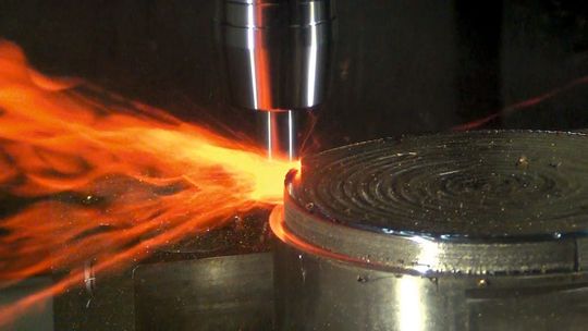 Mitsubishi Materials' ceramic end mills retain their strength even beyond 800°C. Mitsubishi Materials' ceramic end mills retain their strength even beyond 800°C.