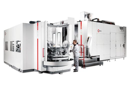 Die C 60 UP dynamic mit Palettenwechsler PW 3000 für die automatisierte Fertigung, zustandsüberwacht mit HIMS. Die C 60 UP dynamic mit Palettenwechsler PW 3000 für die automatisierte Fertigung, zustandsüberwacht mit HIMS.