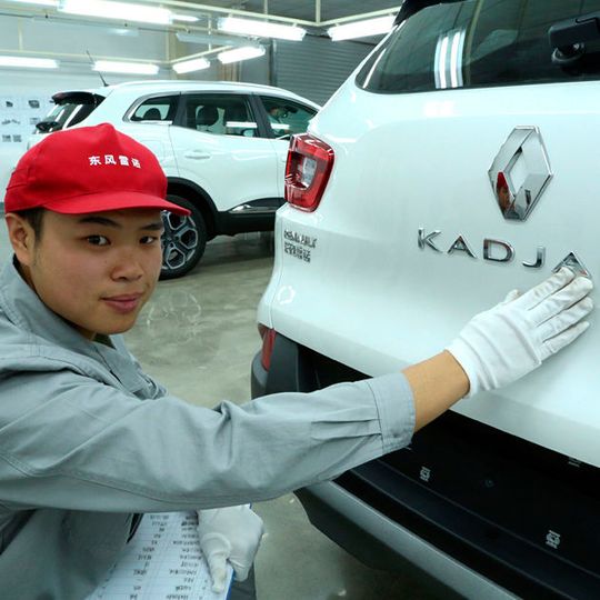 Das Joint Venture Dongfeng Renault Automotive Company (DRAC) eröffnet nach zwei Jahren Bauzeit seine erste Fertigungsstätte in China. Das Joint Venture Dongfeng Renault Automotive Company (DRAC) eröffnet nach zwei Jahren Bauzeit seine erste Fertigungsstätte in China.