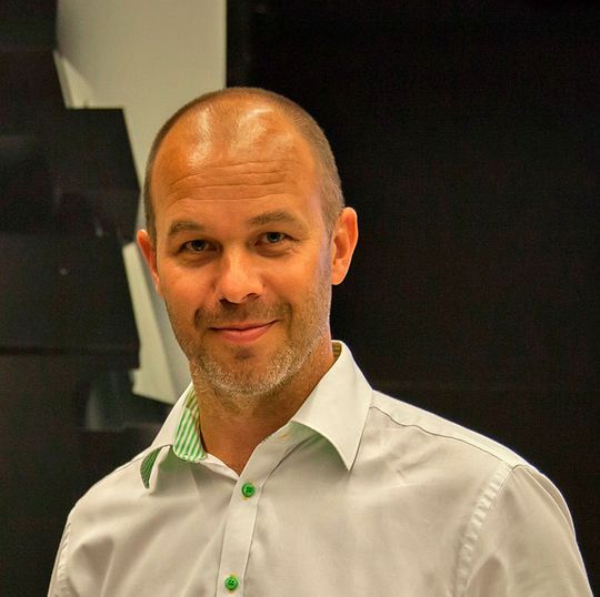 Für den schwedischen Stahlkonzern SSAB ist Jonas Adolfsson, Teil der globalen Geschäftsentwicklungsgruppe für die Automobilindustrie, beim Leichtbau-Gipfel zu Gast.