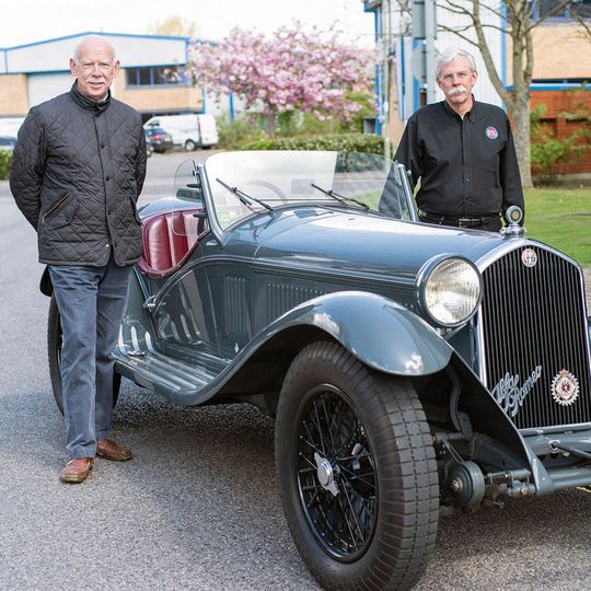 Ürsprünglich galt fast die ganze Leidenschaft von Stokes einem Alfa Romeo 8C, den die in Mailand ansässige Firma von 1931 bis 1939 gebaut hatte. Ürsprünglich galt fast die ganze Leidenschaft von Stokes einem Alfa Romeo 8C, den die in Mailand ansässige Firma von 1931 bis 1939 gebaut hatte.