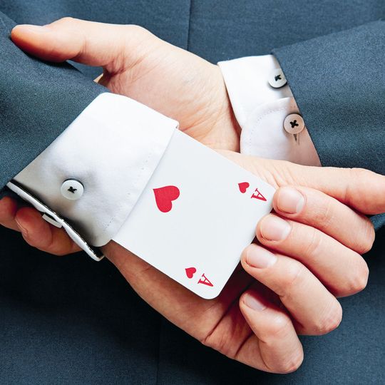 Im Risiko- und Claim-Management gilt es, bereits in der Anbahnungsphase in die Vertragsgestaltung kontrolliert einzugreifen. Dabei besonders wichtig ist die Teamarbeit. Im Risiko- und Claim-Management gilt es, bereits in der Anbahnungsphase in die Vertragsgestaltung kontrolliert einzugreifen. Dabei besonders wichtig ist die Teamarbeit.