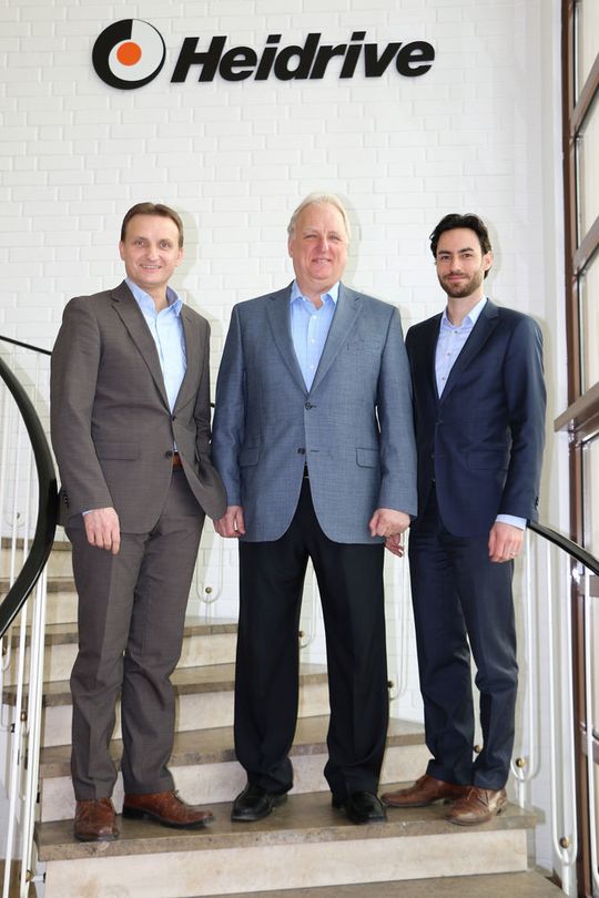 Geschäftsführer bei Heidrive bleiben weiterhin Helmut Pirthauer (CEO, links) und Steffen Hirsch (CFO, rechts). Richard S. Warzala ist Vorstandsvorsitzender und CEO von Allied Motion (Mitte). Geschäftsführer bei Heidrive bleiben weiterhin Helmut Pirthauer (CEO, links) und Steffen Hirsch (CFO, rechts). Richard S. Warzala ist Vorstandsvorsitzender und CEO von Allied Motion (Mitte).