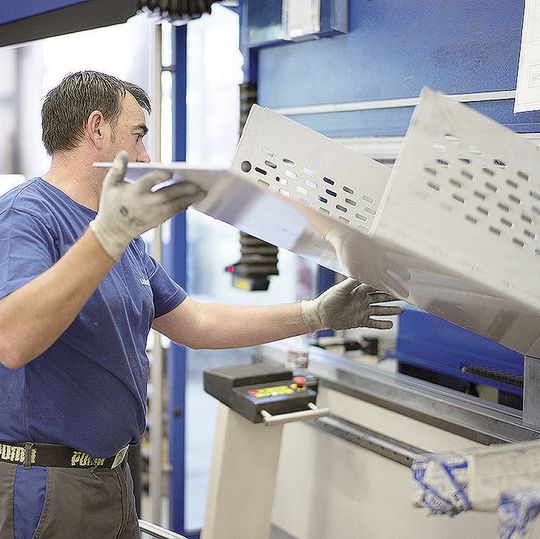 Die Kalkulationssoftware stellte alle Verfahrensbausteine zur Verfügung, die gebraucht wurden – nur der Baustein Blech musste angepasst werden. Die Kalkulationssoftware stellte alle Verfahrensbausteine zur Verfügung, die gebraucht wurden – nur der Baustein Blech musste angepasst werden.