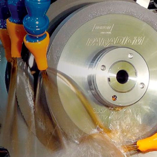 Gute Ergebnisse beim Schleifen von Hartmetall, Keramiken, Quarz und Cermet zeigt Winter mit Diamantschleifscheiben, die aus der hochporösen Metallbindung Paradigm bestehen. Gute Ergebnisse beim Schleifen von Hartmetall, Keramiken, Quarz und Cermet zeigt Winter mit Diamantschleifscheiben, die aus der hochporösen Metallbindung Paradigm bestehen.