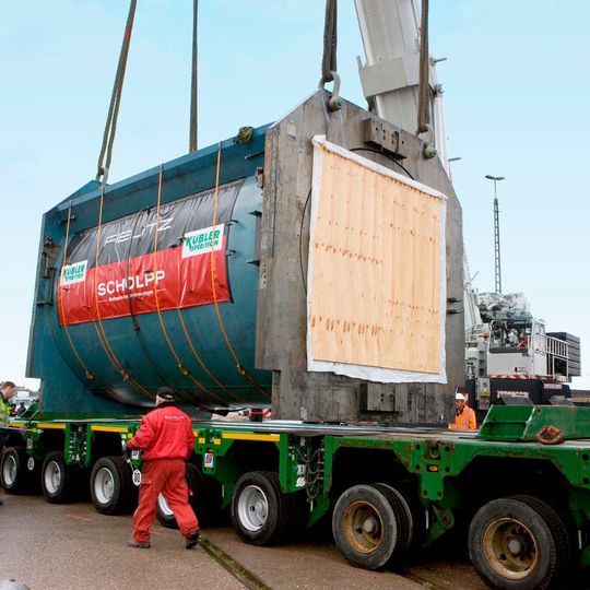 Scholpp bringt für die Fielitz GmbH die weltgrößte Fluidpresse an einen neuen Standort. Scholpp bringt für die Fielitz GmbH die weltgrößte Fluidpresse an einen neuen Standort.