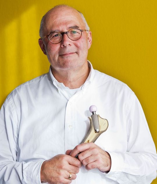 Prof. Dr. Michael M. Morlock, Institut für Biomechanik an der TU Hamburg-Harburg: „Für die Lebensdauer eines künstlichen Gelenks sind nicht nur die Materialien, sondern auch das Vorgehen der Chirurgen und das Verhalten der Patienten wichtig.“ Prof. Dr. Michael M. Morlock, Institut für Biomechanik an der TU Hamburg-Harburg: „Für die Lebensdauer eines künstlichen Gelenks sind nicht nur die Materialien, sondern auch das Vorgehen der Chirurgen und das Verhalten der Patienten wichtig.“