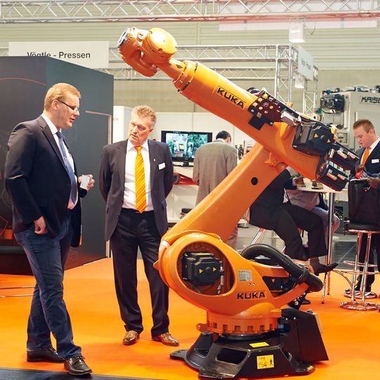 Bei der Retec steht die Vermarktung von Gebraucht-Maschinen, die bei Neu-Maschinen-Verkäufen zurückgenommen werden müssen, im Vordergrund. Bei der Retec steht die Vermarktung von Gebraucht-Maschinen, die bei Neu-Maschinen-Verkäufen zurückgenommen werden müssen, im Vordergrund.