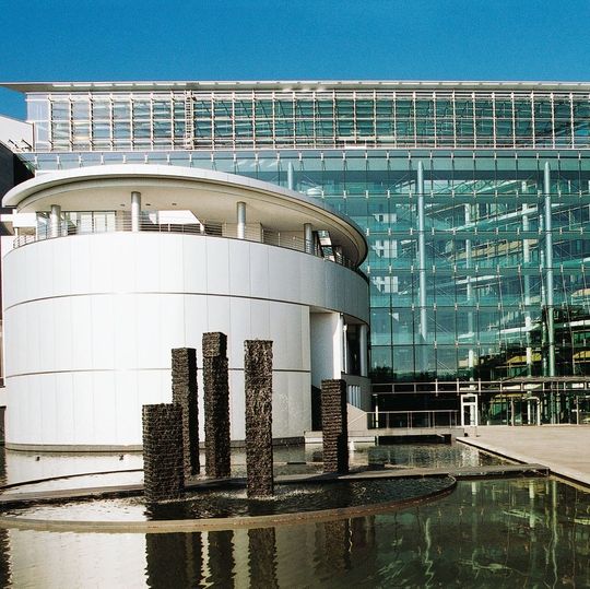 Blick auf das Boehringer Ingelheim Center – die Zentrale des Unternehmens in Ingelheim. Blick auf das Boehringer Ingelheim Center – die Zentrale des Unternehmens in Ingelheim.