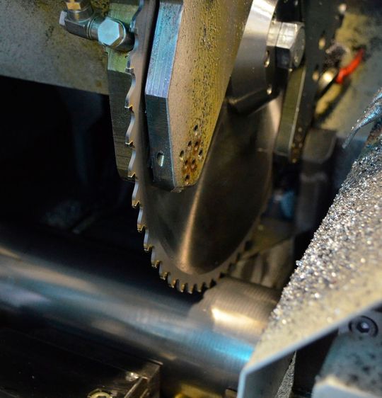 Der Hersteller von Hydraulikzylindern AHP Merkle im südbadischen Gottenheim setzt bei der Lagerung und beim Zuschnitt seines Rohmaterials auf automatische Säge- und Lagertechnik von Kasto. Der Hersteller von Hydraulikzylindern AHP Merkle im südbadischen Gottenheim setzt bei der Lagerung und beim Zuschnitt seines Rohmaterials auf automatische Säge- und Lagertechnik von Kasto.