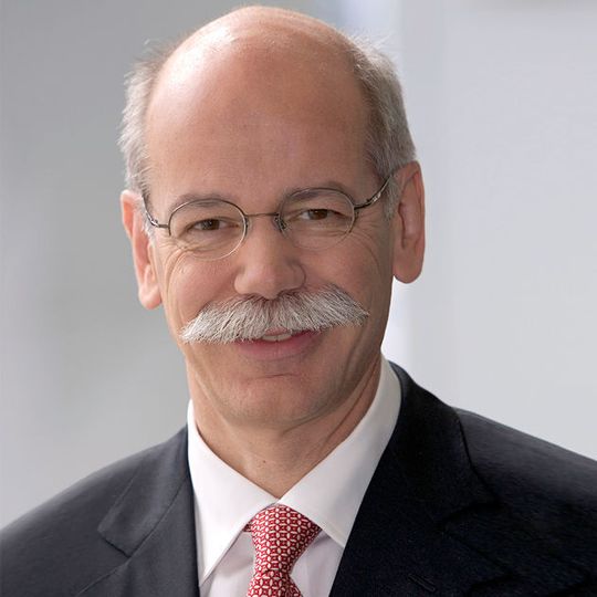 Der Aufsichtsrat von der Daimler AG verlängerte den Vertrag von Dieter Zetsche bis zum 31. Dezember 2019. Der Aufsichtsrat von der Daimler AG verlängerte den Vertrag von Dieter Zetsche bis zum 31. Dezember 2019.