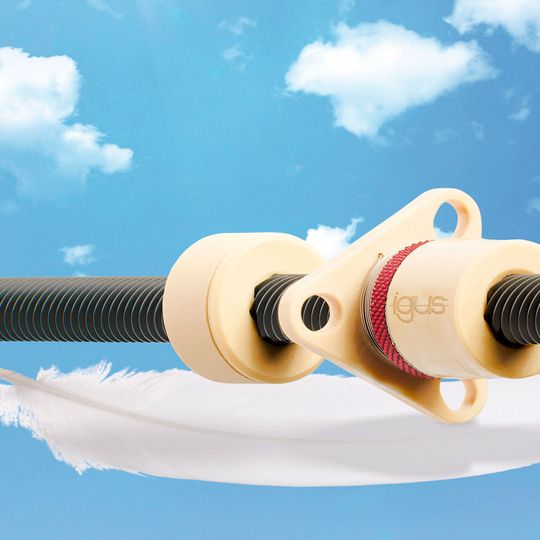 Die hartanodisierte Aluminium-Spindel mit schmier- und wartungsfreien Tribo-Polymer-Muttern ist leichter als Edelstahlvarianten. Die hartanodisierte Aluminium-Spindel mit schmier- und wartungsfreien Tribo-Polymer-Muttern ist leichter als Edelstahlvarianten.