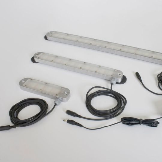 Die LED Maschinenleuchte des Remscheider Unternehmens Bauer & Böcker verfügt über durchdachte Details wie gummiummantelte Magnete zur flexiblen Anbringung. Die LED Maschinenleuchte des Remscheider Unternehmens Bauer & Böcker verfügt über durchdachte Details wie gummiummantelte Magnete zur flexiblen Anbringung.