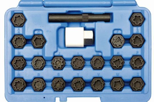 Mit den 20 verschiedenen VW-Adaptern kann der Monteur originale Felgensicherungen auch wieder festziehen.