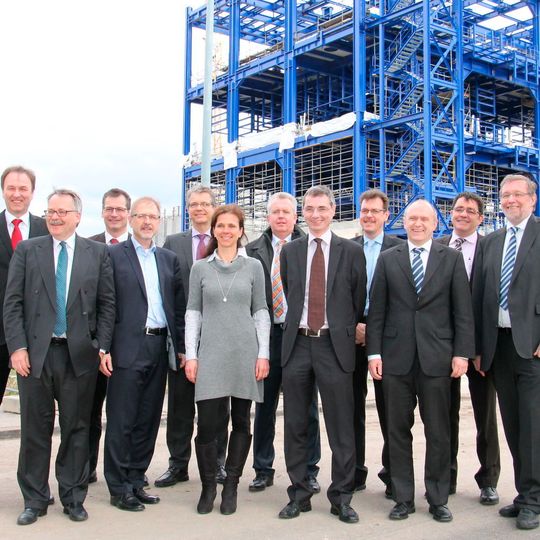 Baustelle einer neuen Pflanzenschutzmittel-Anlage im Chemiepark Knapsack: Vertreter der Standortunternehmen sowie des Betreibers Infraserv Knapsack besichtigen den Fortschritt des 150 Millionen-Euro-Projekts von Bayer Crop Science. Baustelle einer neuen Pflanzenschutzmittel-Anlage im Chemiepark Knapsack: Vertreter der Standortunternehmen sowie des Betreibers Infraserv Knapsack besichtigen den Fortschritt des 150 Millionen-Euro-Projekts von Bayer Crop Science.