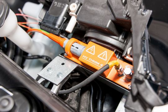 Die Messmodule vom Typ HV ADMM und HV PTMM ergänzen das Temperatur-Messmodul HV THMM um Möglichkeiten zum sicheren Messen von Analogspannungen und Temperaturen mit PT100- und PT1000-Sensoren. Die Messmodule vom Typ HV ADMM und HV PTMM ergänzen das Temperatur-Messmodul HV THMM um Möglichkeiten zum sicheren Messen von Analogspannungen und Temperaturen mit PT100- und PT1000-Sensoren.