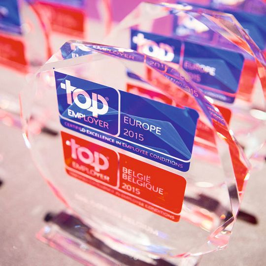 Das Top Employers Institute hat am 18. Februar knapp 200 Unternehmen mit dem international anerkannten Zertfizierungssiegel prämiert. Das Top Employers Institute hat am 18. Februar knapp 200 Unternehmen mit dem international anerkannten Zertfizierungssiegel prämiert.