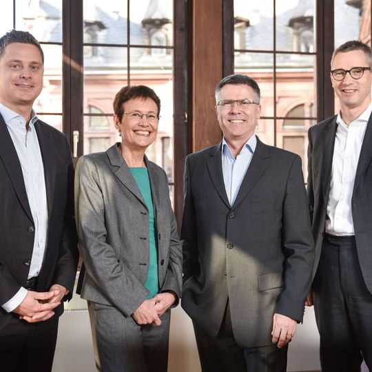 Gutes Ergebnis für Roche in Deutschland: Dr. Thomas Schinecker, Dr. Ursula Redeker, Dr. Hagen Pfundner und Dr. Oliver Haferbeck zogen Bilanz (v.l.n.r). Gutes Ergebnis für Roche in Deutschland: Dr. Thomas Schinecker, Dr. Ursula Redeker, Dr. Hagen Pfundner und Dr. Oliver Haferbeck zogen Bilanz (v.l.n.r).