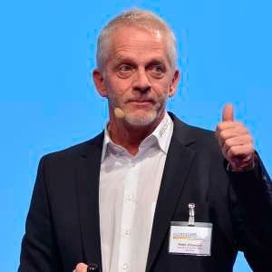 Peter Zitzmann von Zitzmann & Partner referierte auf der Fachtagung 2015 über die richtige Versicherung für Motorradhändler. Peter Zitzmann von Zitzmann & Partner referierte auf der Fachtagung 2015 über die richtige Versicherung für Motorradhändler.