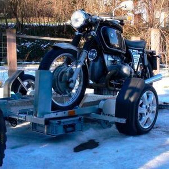 Ein neuer, innovativer Motorradanhänger. Ein neuer, innovativer Motorradanhänger.
