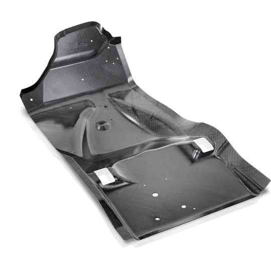 Taktzeit-Schwund: Wetmolding ermöglicht die zykluszeitreduzierte Herstellung dieser Bodeoberschale für einen BMW-Boliden. Krauss-Maffei macht das Verfahren zu einem JEC-Highlight im Pavillon 6, am Stand A38.) Taktzeit-Schwund: Wetmolding ermöglicht die zykluszeitreduzierte Herstellung dieser Bodeoberschale für einen BMW-Boliden. Krauss-Maffei macht das Verfahren zu einem JEC-Highlight im Pavillon 6, am Stand A38.)