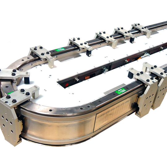 Mit dem Fördersystem, können mehrere magnetisch angetriebene Mover auf Geraden und Kurven unabhängig gesteuert werden. Mit dem Fördersystem, können mehrere magnetisch angetriebene Mover auf Geraden und Kurven unabhängig gesteuert werden.