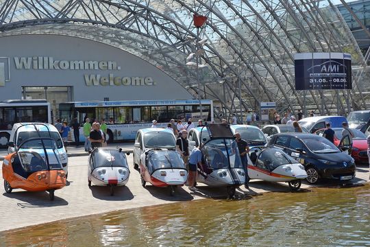 Elektroautos auf der AMI in Leipzig: Wegen mangelnder Beteiligung muss die Auto Mobil International 2016 ausfallen. Elektroautos auf der AMI in Leipzig: Wegen mangelnder Beteiligung muss die Auto Mobil International 2016 ausfallen.