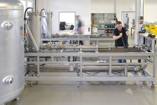 Mit der Eröffnung eines herstellerunabhängigen Kalibrierlabors für Durchflussmesser von Gas und Flüssigkeit bietet Testo zukünftig eine Alternative zu anderen Kalibrierlaboren. Mit der Eröffnung eines herstellerunabhängigen Kalibrierlabors für Durchflussmesser von Gas und Flüssigkeit bietet Testo zukünftig eine Alternative zu anderen Kalibrierlaboren.