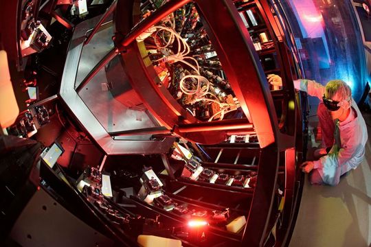 Mehr Pulsenergie eines vollständig Dioden-gepumten Lasersystems: POLARIS schafft mehr als 50 Joule. Mehr Pulsenergie eines vollständig Dioden-gepumten Lasersystems: POLARIS schafft mehr als 50 Joule.