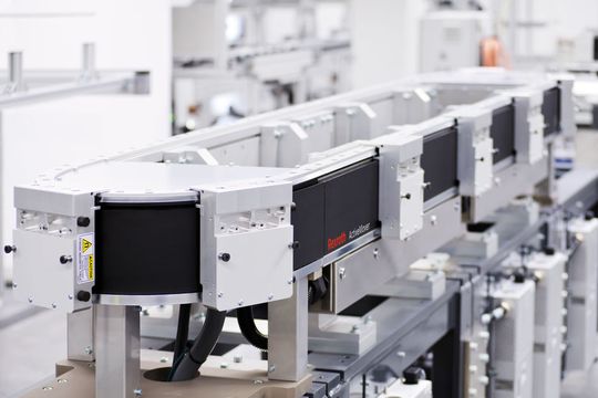 Rexroth-Transfersystem ActiveMover: Werkstückträger-Wechselzeiten ab 0,1 Sekunden verkürzen Zykluszeiten in Kurztaktanwendungen. Rexroth-Transfersystem ActiveMover: Werkstückträger-Wechselzeiten ab 0,1 Sekunden verkürzen Zykluszeiten in Kurztaktanwendungen.