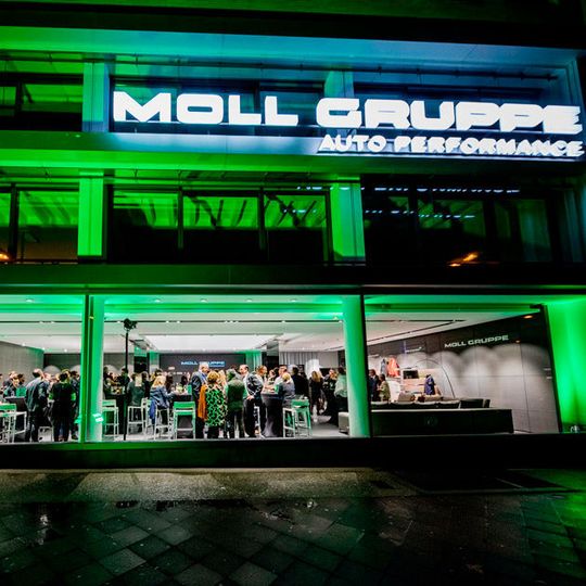Die Moll-Gruppe ist künftig mit einem Lifestyle-Shop in Düsseldorf vertreten. Die Moll-Gruppe ist künftig mit einem Lifestyle-Shop in Düsseldorf vertreten.