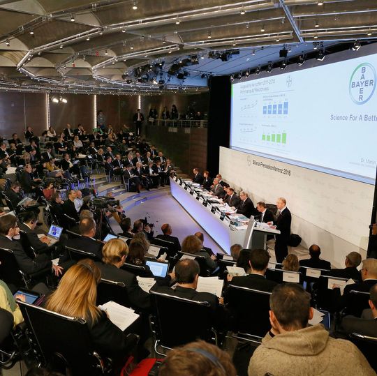 Dr. Marijn Dekkers, Chairman of the Board of Management of Bayer, presenting the 2015 business figures at the Financial News Conference in Leverkusen. Dr. Marijn Dekkers, Chairman of the Board of Management of Bayer, presenting the 2015 business figures at the Financial News Conference in Leverkusen.