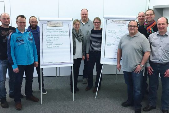 Sichtlich zufrieden mit dem Seminar „7 Schritte zur Kundenzufriedenheit“ waren (v. li.:) Jens Adam (Tyrexpert), Ulf Knappert (Autohaus Eckert GmbH), Ben Pähler (Karl Raudzus & Söhne), Jenny Sörensen (Sörensen GmbH), Thorsten Müller (Autohaus Strehl), Marianne Scholtalbers, (Autohaus Scholtalbers), Matthias Gallasch (Tyrexpert), Michael Christensen (Kia Motors Joachim Holstein), Arndt Weigel (Autohaus Meyer) und Thorsten Gauerke (Koepsell Nfz). Sichtlich zufrieden mit dem Seminar „7 Schritte zur Kundenzufriedenheit“ waren (v. li.:) Jens Adam (Tyrexpert), Ulf Knappert (Autohaus Eckert GmbH), Ben Pähler (Karl Raudzus & Söhne), Jenny Sörensen (Sörensen GmbH), Thorsten Müller (Autohaus Strehl), Marianne Scholtalbers, (Autohaus Scholtalbers), Matthias Gallasch (Tyrexpert), Michael Christensen (Kia Motors Joachim Holstein), Arndt Weigel (Autohaus Meyer) und Thorsten Gauerke (Koepsell Nfz).