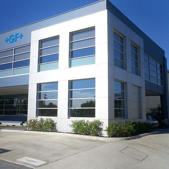 GF Automotive, eine Division von GF, und ihr Joint Venture Partner Linamar Corp. wählten Henderson County (USA) als Standort für das erste Leichtmetall-Druckgusswerk von GF Linamar LLC aus. GF Automotive, eine Division von GF, und ihr Joint Venture Partner Linamar Corp. wählten Henderson County (USA) als Standort für das erste Leichtmetall-Druckgusswerk von GF Linamar LLC aus.
