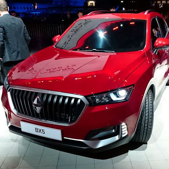 Borgward verkündete am Vorabend des Genfer Salons am Flughafen der Stadt seine Zukunftsvision und zeigte Produkt-Neuheiten wie den SUV BX5. Borgward verkündete am Vorabend des Genfer Salons am Flughafen der Stadt seine Zukunftsvision und zeigte Produkt-Neuheiten wie den SUV BX5.