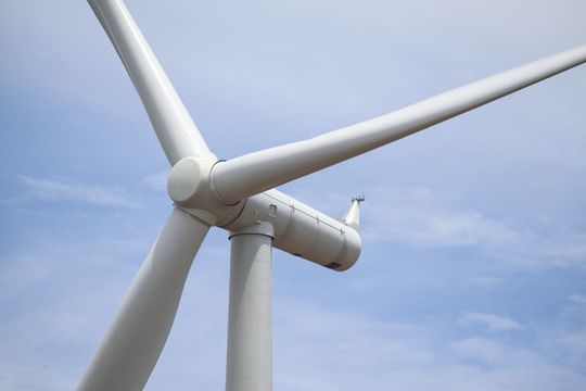 Kühlung von Windkraftanlagen: Entlegen gelegene Windkraftanlagen benötigen wartungsarme, effektive und dauerhaft zuverlässig arbeitende Kühllösungen. Kühlung von Windkraftanlagen: Entlegen gelegene Windkraftanlagen benötigen wartungsarme, effektive und dauerhaft zuverlässig arbeitende Kühllösungen.