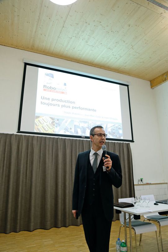 Robomize, c'est aussi une grande diversité de conférences ayant pour point commun des cas pratiques et surtout du pragmatisme dans les solutions d'automatisation présentées. Ce cycle de conférence a été ouvert par Jean-Marc Collet, directeur de Stäubli AG. Robomize, c'est aussi une grande diversité de conférences ayant pour point commun des cas pratiques et surtout du pragmatisme dans les solutions d'automatisation présentées. Ce cycle de conférence a été ouvert par Jean-Marc Collet, directeur de Stäubli AG.