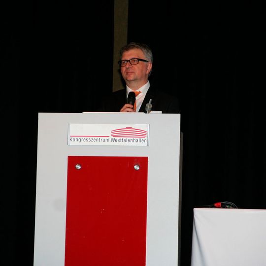 Gerhard Hoffmann ist Geschäfsführer der Schneidforum Consulting, die den ersten deutschen Schneidkongress veranstaltet hat. Er fordert „mehr Respekt für das Schneiden“. Gerhard Hoffmann ist Geschäfsführer der Schneidforum Consulting, die den ersten deutschen Schneidkongress veranstaltet hat. Er fordert „mehr Respekt für das Schneiden“.