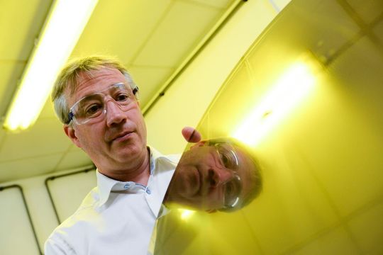 Mit dem bloßen Auge nicht zu erkennen: Auf dem Trägersubstrat ... Mit dem bloßen Auge nicht zu erkennen: Auf dem Trägersubstrat ...