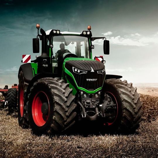 Solvaro liefert für den „Tractor of the Year 2016“ , einen Fendt 1050 Vario, eine Motorabdeckung mit besonders hohem Luftdurchlass. Solvaro liefert für den „Tractor of the Year 2016“ , einen Fendt 1050 Vario, eine Motorabdeckung mit besonders hohem Luftdurchlass.