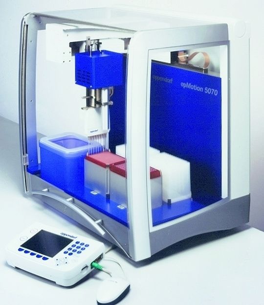 Abb. 1 Automatische Pipettiersysteme wie die Eppendorf epMotion 5070 minimieren die Kosten der Real-Time-PCR für ein Labor mit mittlerem bis kleinem Probendurchsatz. Abb. 1 Automatische Pipettiersysteme wie die Eppendorf epMotion 5070 minimieren die Kosten der Real-Time-PCR für ein Labor mit mittlerem bis kleinem Probendurchsatz.