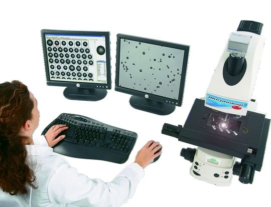 Abb. 1 Zur Partikelform-Analyse: Für pulverförmige Substanzen bietet das Morphologi G2 Partikelbildanalysesystem mikroskopische Bilder und Histogramme mit hoher statistischer Aussagekraft. Abb. 1 Zur Partikelform-Analyse: Für pulverförmige Substanzen bietet das Morphologi G2 Partikelbildanalysesystem mikroskopische Bilder und Histogramme mit hoher statistischer Aussagekraft.