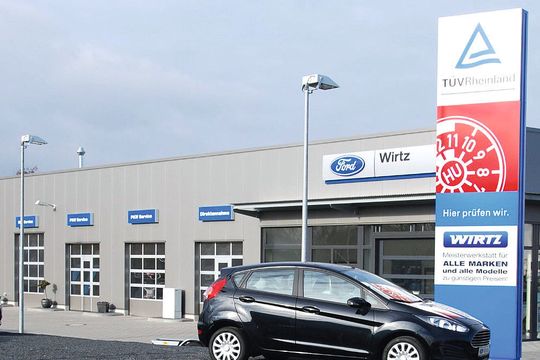 Die gesamte Nutzfläche des Ford-Servicebetriebs von Robert Wirtz in Jüchen beträgt 630 Quadratmeter. Planungsgrundlage war die Werkstatttypologie von Borgers. Die gesamte Nutzfläche des Ford-Servicebetriebs von Robert Wirtz in Jüchen beträgt 630 Quadratmeter. Planungsgrundlage war die Werkstatttypologie von Borgers.