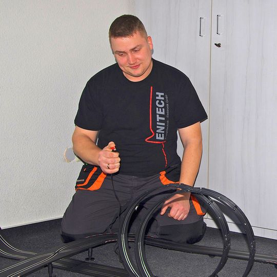 Der Gewinner des Push-in-Contests heißt Sven Kunstmann von Enitech Energietechnik - Elektronik GmbH. Er darf sich auf ein Formel-1-Wochenende freuen. Der Gewinner des Push-in-Contests heißt Sven Kunstmann von Enitech Energietechnik - Elektronik GmbH. Er darf sich auf ein Formel-1-Wochenende freuen.