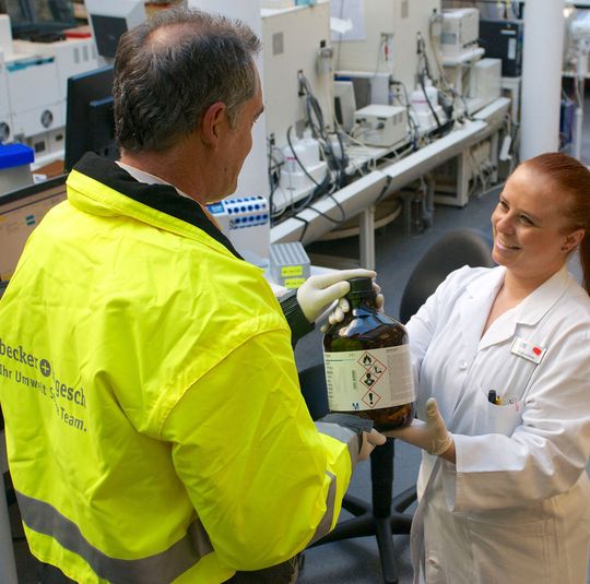 Omnilab bietet ein Chemikalien-Rücknahmesystem Omnilab bietet ein Chemikalien-Rücknahmesystem