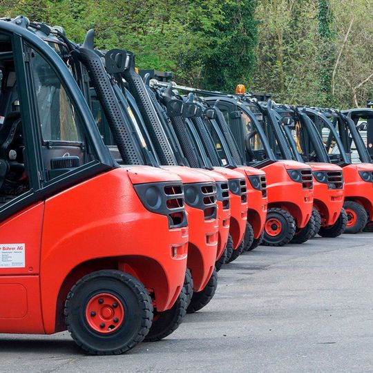 Schmid + Bührer stehen seit 25 Jahren hinter ihren europäischen Fahrzeugen und Arbeitsgeräten. Schmid + Bührer stehen seit 25 Jahren hinter ihren europäischen Fahrzeugen und Arbeitsgeräten.