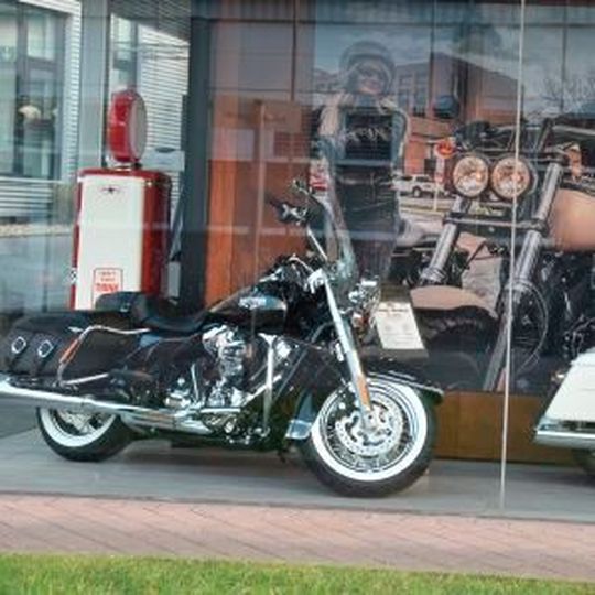 Ready für die neue Saison: Harley-Modelle im neuen Laden von Kohl Motorrad in Aachen. Ready für die neue Saison: Harley-Modelle im neuen Laden von Kohl Motorrad in Aachen.