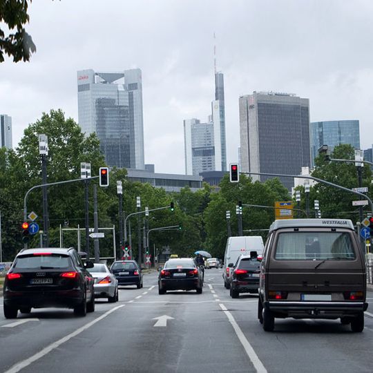 Die Zahl der in Deutschland zugelassenen Pkw hat sich 2015 wieder erhöht. Die Zahl der in Deutschland zugelassenen Pkw hat sich 2015 wieder erhöht.